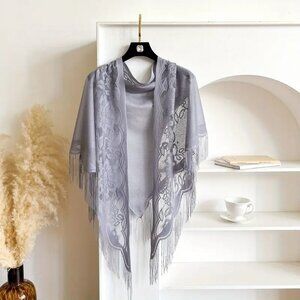 Elegant Lightweight 1pc Triangle Shawl with Exquisite Lace Pattern - NEW